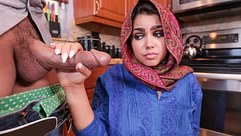 Weirdo Fellow Helps Makes Hijab Nubile Perceive at Home - Hijablust